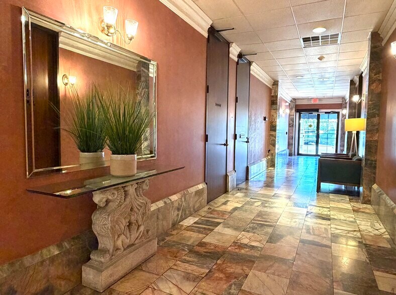 13409 NW Military Hwy, Shavano Park, TX à louer - Photo de l’immeuble – Image 3 sur 9