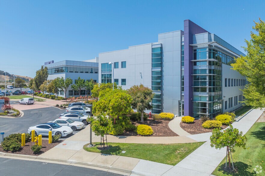 7999 Gateway Blvd, Newark, CA à louer - Photo de l’immeuble – Image 1 sur 27