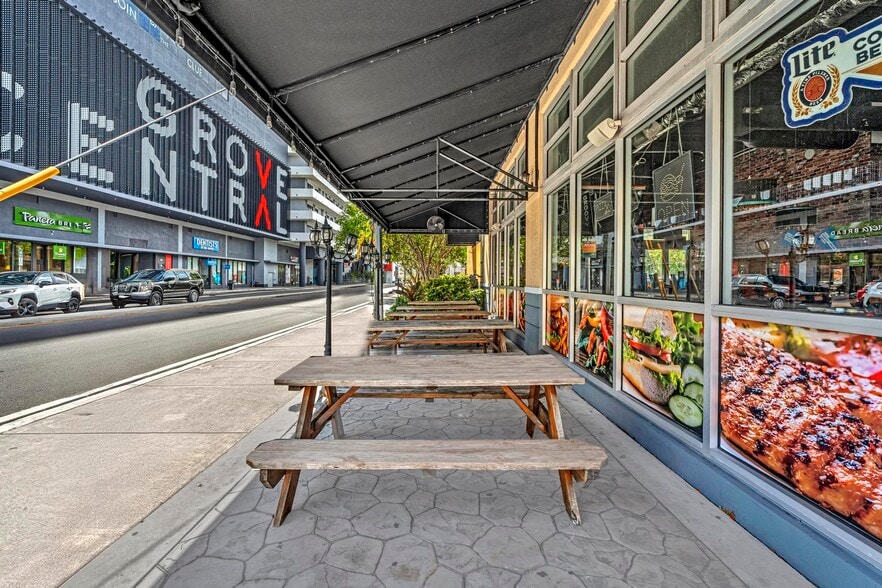 2770 SW 27th Ave, Miami, FL à louer - Photo de l’immeuble – Image 3 sur 34