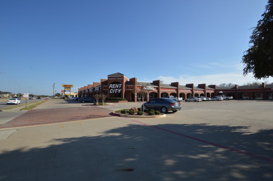 675-691 W Pioneer Pky, Grand Prairie, TX à louer - Photo de l’immeuble – Image 3 sur 3