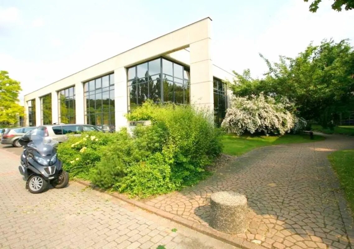 Bureau dans Guyancourt à louer Photo de l’immeuble– Image 1 sur 6