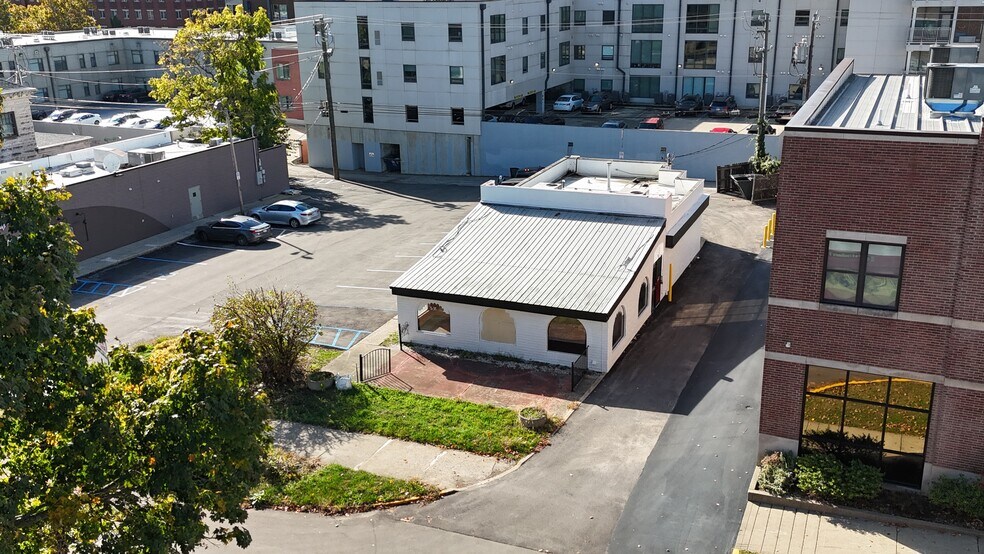 531 N Walnut St, Bloomington, IN à louer - Photo de l’immeuble – Image 2 sur 9