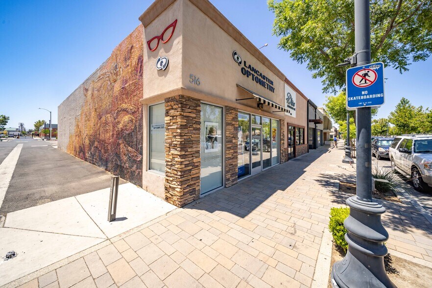 516 W Lancaster Blvd, Lancaster, CA à louer - Photo de l’immeuble – Image 3 sur 13