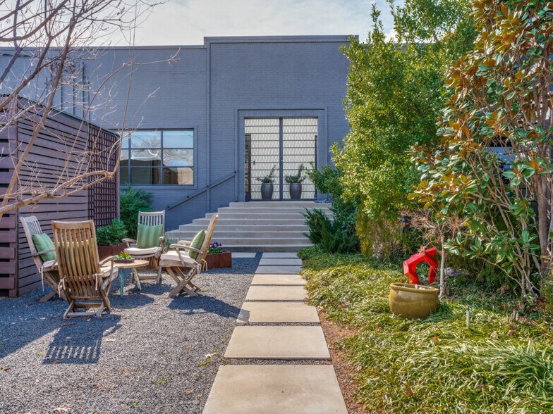 2323 Farrington St, Dallas, TX à vendre - Photo de l’immeuble – Image 1 sur 21