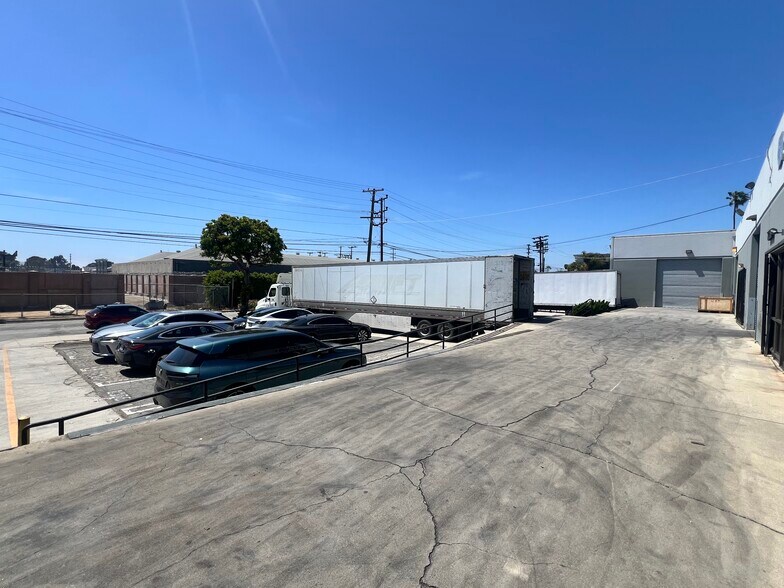8350-8350 Isis Ave, Los Angeles, CA à louer - Photo de l’immeuble – Image 3 sur 13