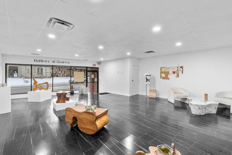 2322 Seneca St, Buffalo, NY à vendre - Photo de l’immeuble – Image 2 sur 15