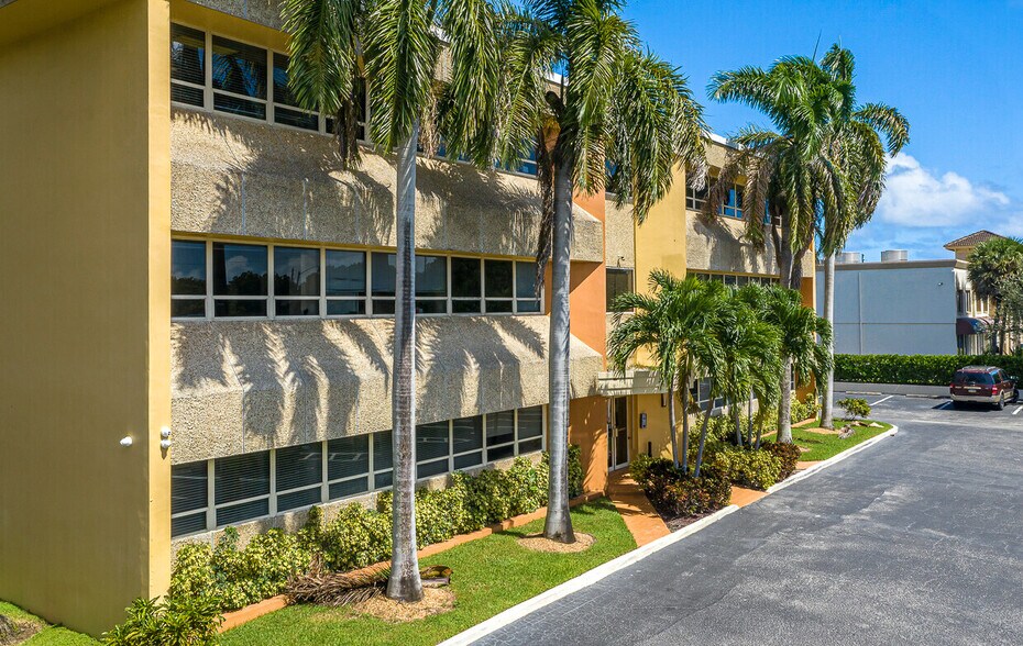 1177 Hypoluxo Rd, Lantana, FL à louer - Photo de l’immeuble – Image 2 sur 15