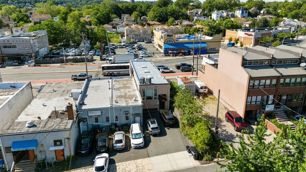 1190 Hylan Blvd, Staten Island, NY à vendre - Photo de l’immeuble – Image 3 sur 36
