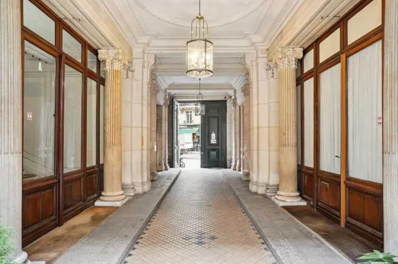 Bureau dans Paris à louer Hall d’entrée– Image 1 sur 4