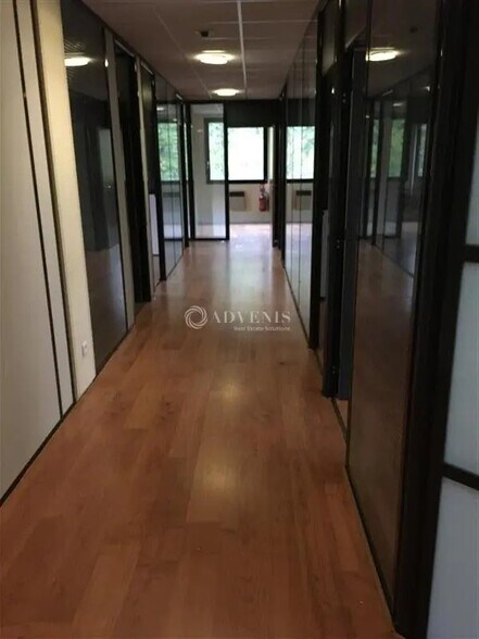Bureau dans Jouy-en-Josas à louer - Photo de l’immeuble – Image 3 sur 7