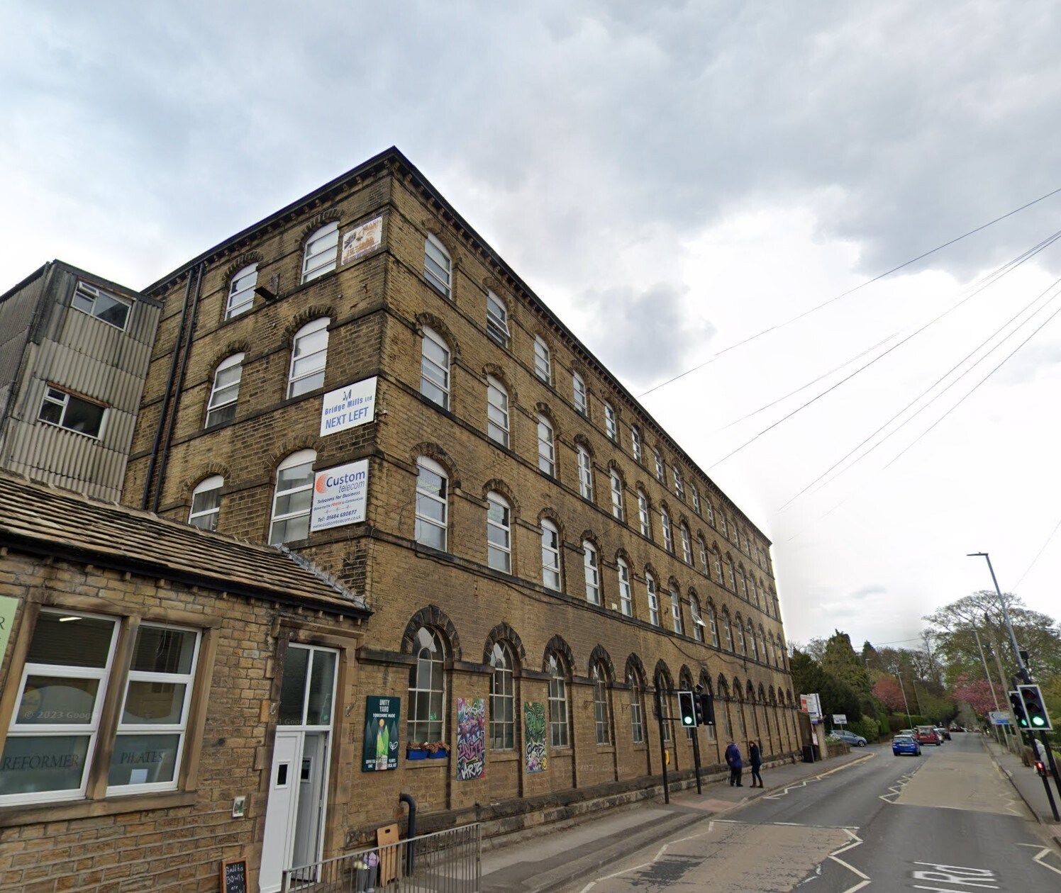 Huddersfield Rd, Thongsbridge à louer Photo principale– Image 1 sur 2