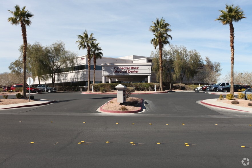 7200 Cathedral Rock Dr, Las Vegas, NV à louer - Photo principale – Image 1 sur 47