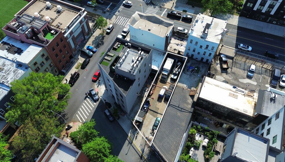 76 Bushwick Pl, Brooklyn, NY à vendre - Photo principale – Image 1 sur 3