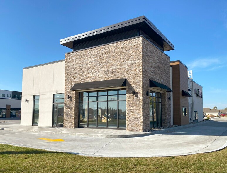 4002 S Washington St, Grand Forks, ND à louer - Photo de l’immeuble – Image 2 sur 2
