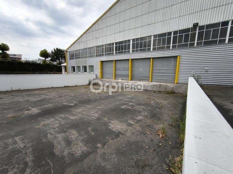 Local d’activités dans Brive-la-Gaillarde à louer - Photo de l’immeuble – Image 3 sur 6
