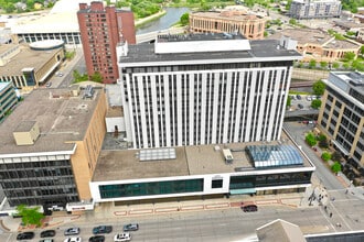 220 Broadway Ave S, Rochester, MN - VUE AÉRIENNE  vue de carte - Image1