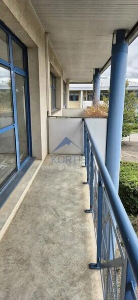 Bureau dans Bron à louer - Photo de l’immeuble – Image 2 sur 7