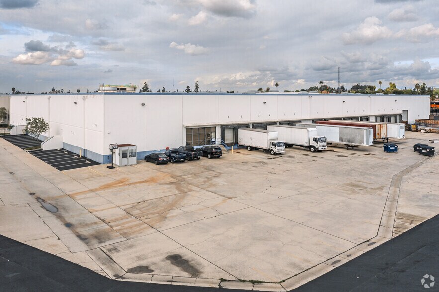 15500 Phoebe Ave, La Mirada, CA à louer - Photo de l’immeuble – Image 2 sur 20