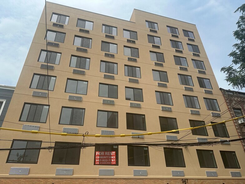947 College Ave, Bronx, NY à louer - Photo de l’immeuble – Image 1 sur 5