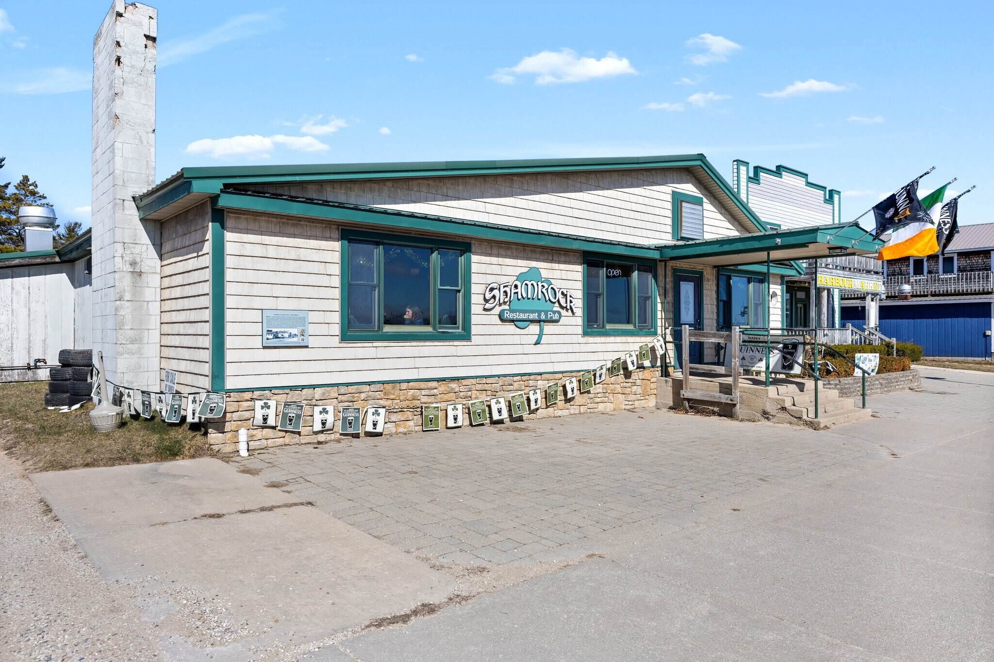 Beaver Island Bar and Restaurant portefeuille de 2 biens à vendre sur LoopNet.fr Photo de l’immeuble– Image 1 sur 130