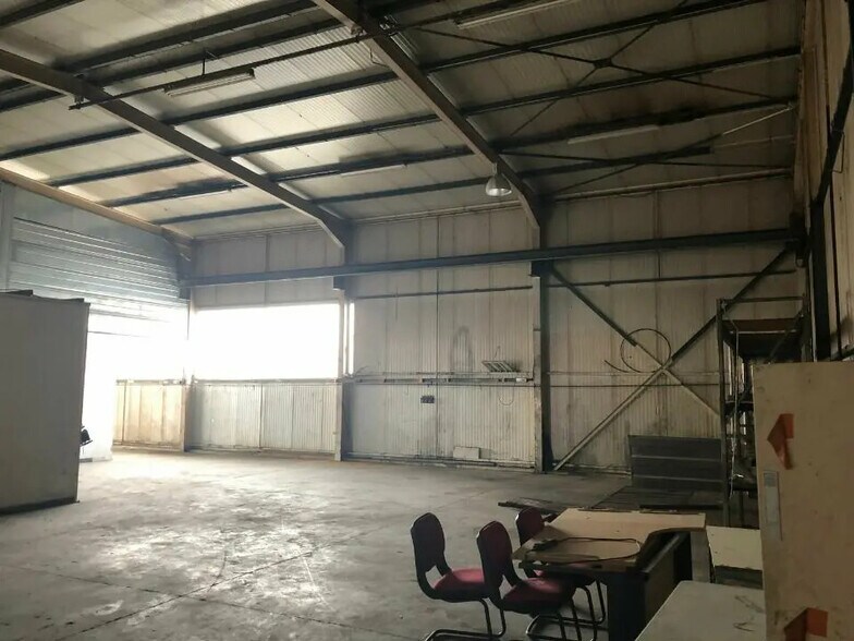 Local d'activités dans Brézins à vendre - Photo de l’immeuble – Image 3 sur 3
