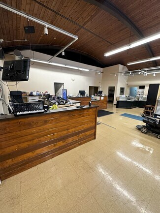 Plus de détails pour 5225 NE Chouteau Tfwy, Kansas City, MO - Local commercial à louer