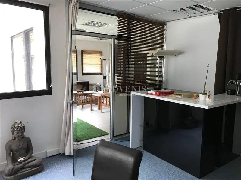 Bureau dans Vendôme à louer Photo de l’immeuble– Image 1 sur 8