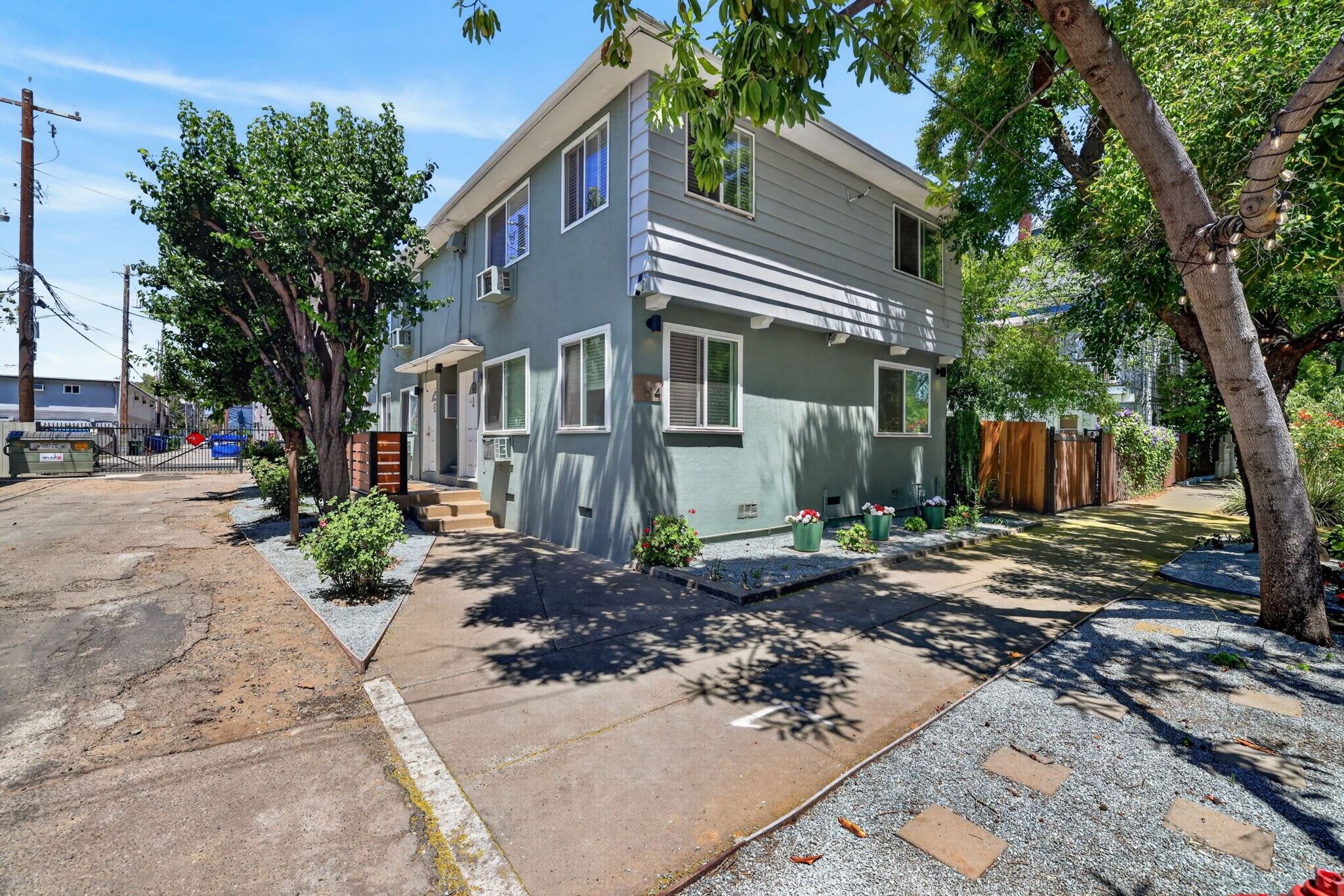 614 17th St, Sacramento, CA à vendre Photo de l’immeuble– Image 1 sur 15
