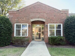 8341 Bandford Way, Raleigh, NC à louer Photo de l’immeuble– Image 1 sur 18