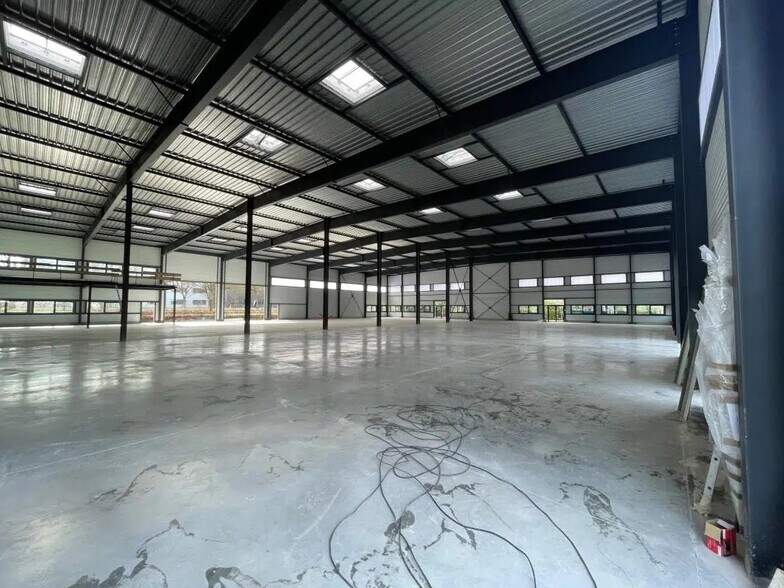 Local d’activités dans Cergy à louer - Photo de l’immeuble – Image 1 sur 4
