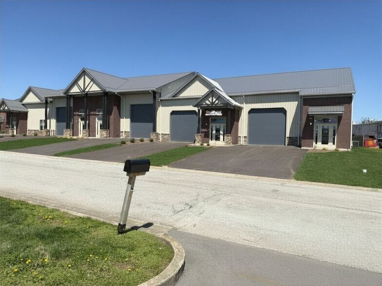 8000 Hardy Way, Sellersburg, IN à vendre - Photo de l’immeuble – Image 2 sur 5