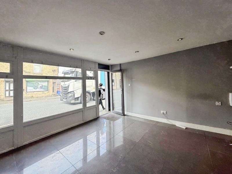 413 Halliwell Rd, Bolton à louer Photo intérieure– Image 1 sur 7
