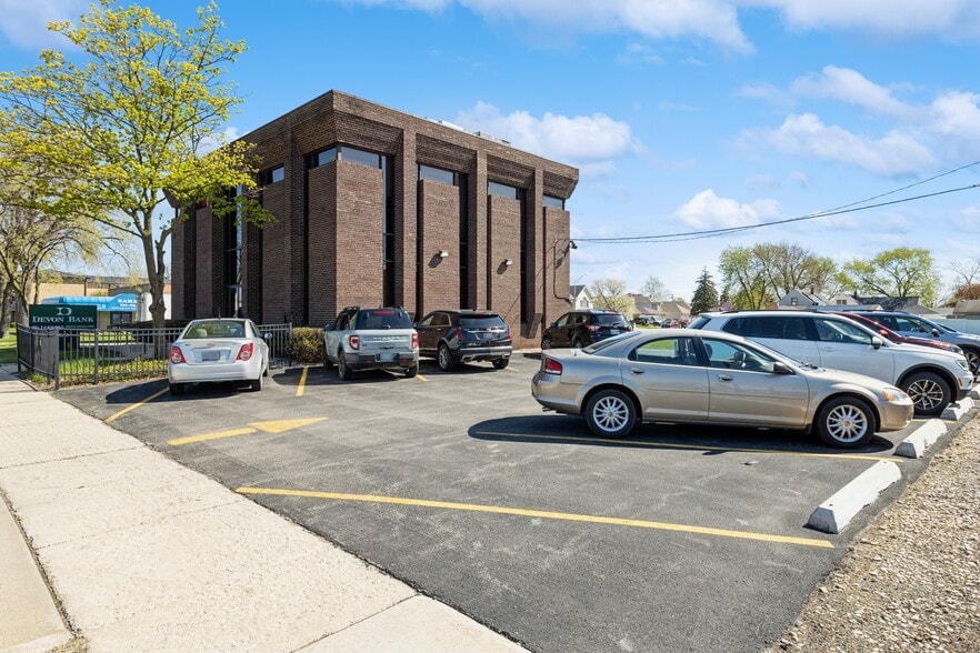 8233 S Harlem Ave, Bridgeview, IL à louer - Photo de l’immeuble – Image 2 sur 20