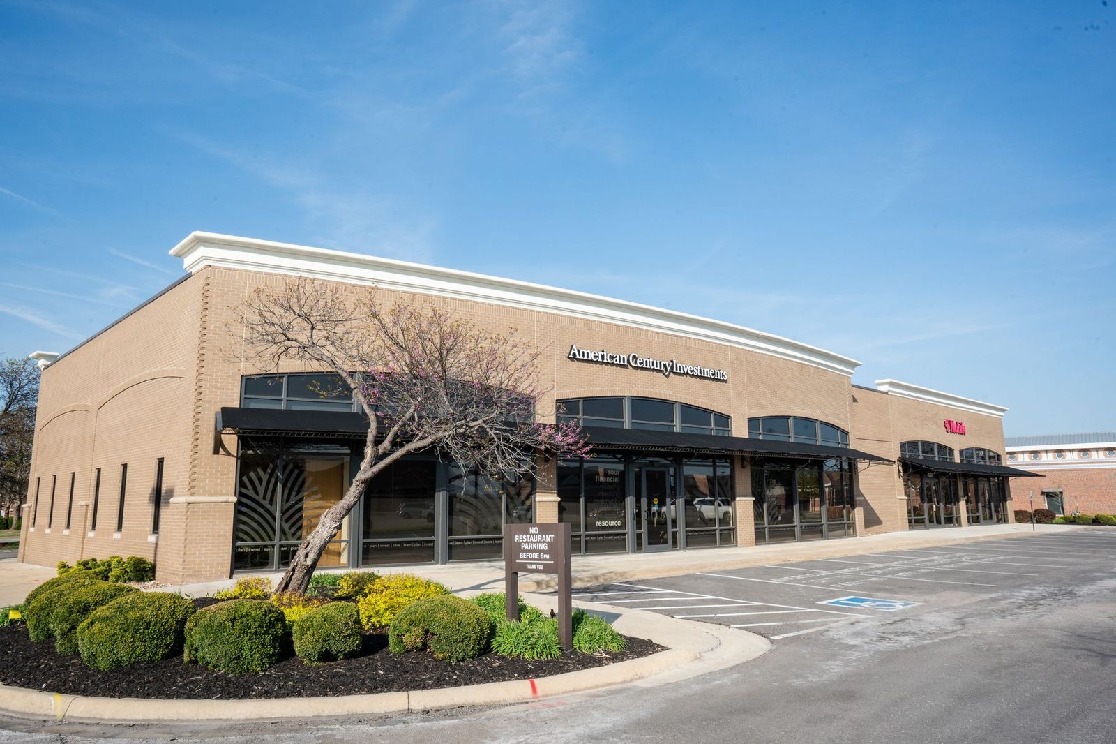 4907-4917 Town Center Dr, Leawood, KS à louer Photo principale– Image 1 sur 14