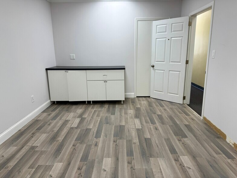 44 Atlantic Ave, Lynbrook, NY à louer - Photo de l’immeuble – Image 2 sur 7