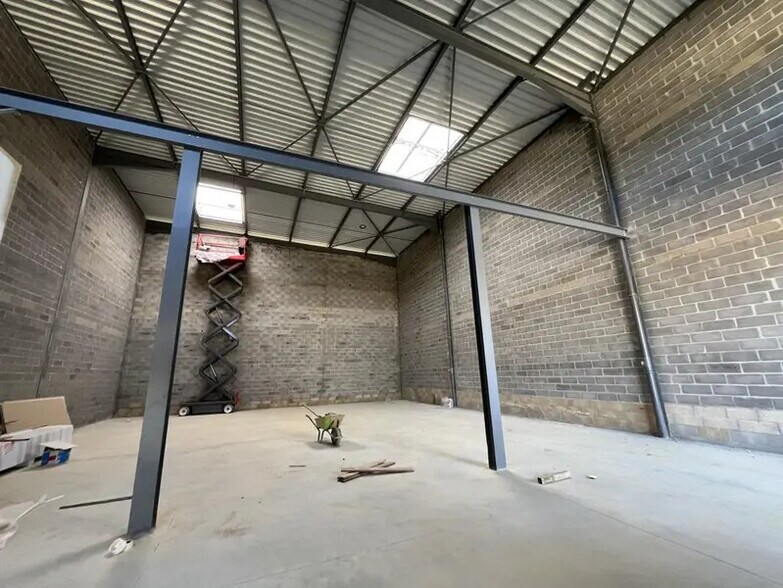 Local d'activités dans Ollainville à vendre - Photo intérieure – Image 2 sur 9
