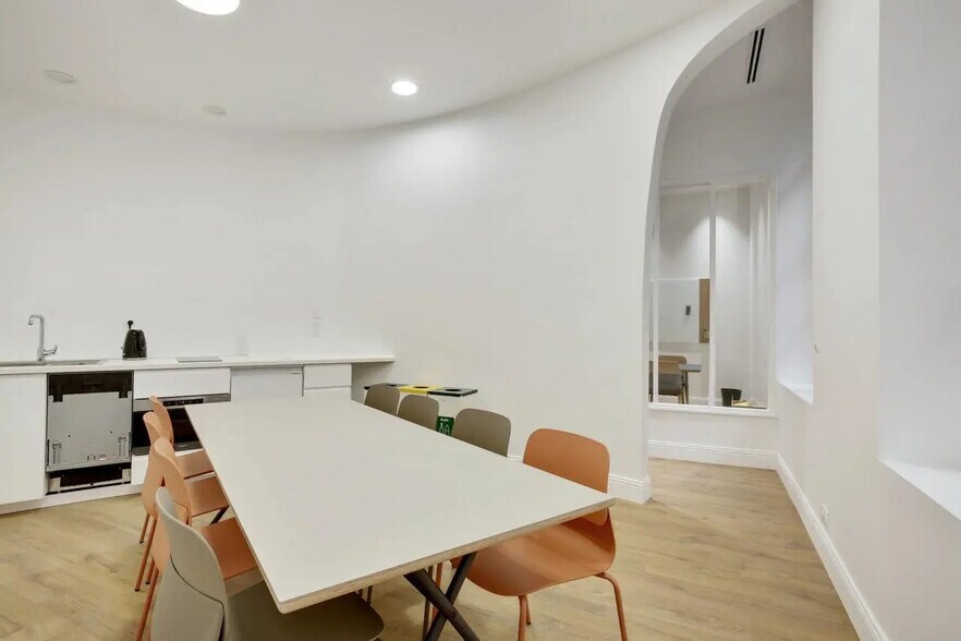 Bureau dans Bordeaux à louer - Photo de l’immeuble – Image 2 sur 16