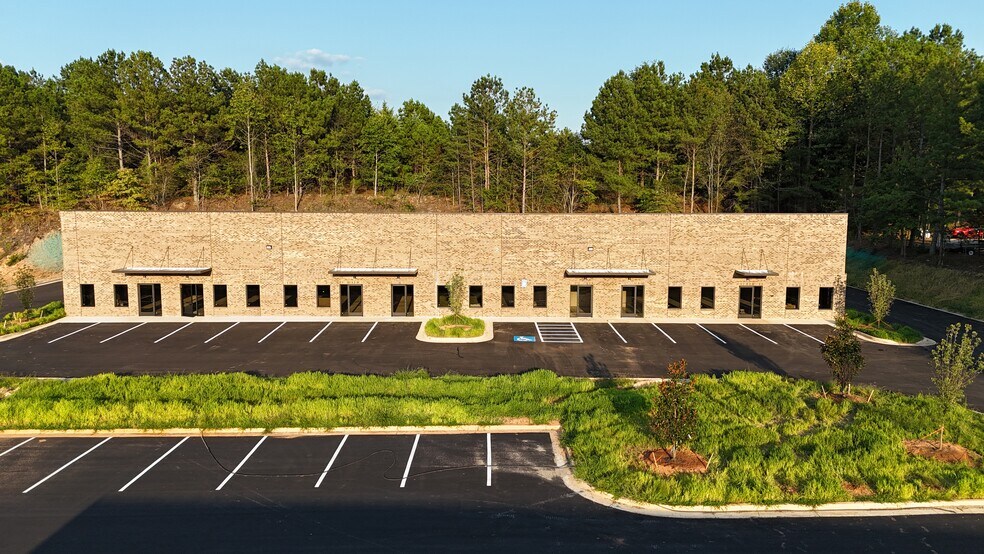 94 Worldwide Dr, Dawsonville, GA à louer - Photo de l’immeuble – Image 3 sur 10