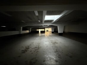 Local commercial dans Marseille à louer Photo de l’immeuble– Image 2 sur 6