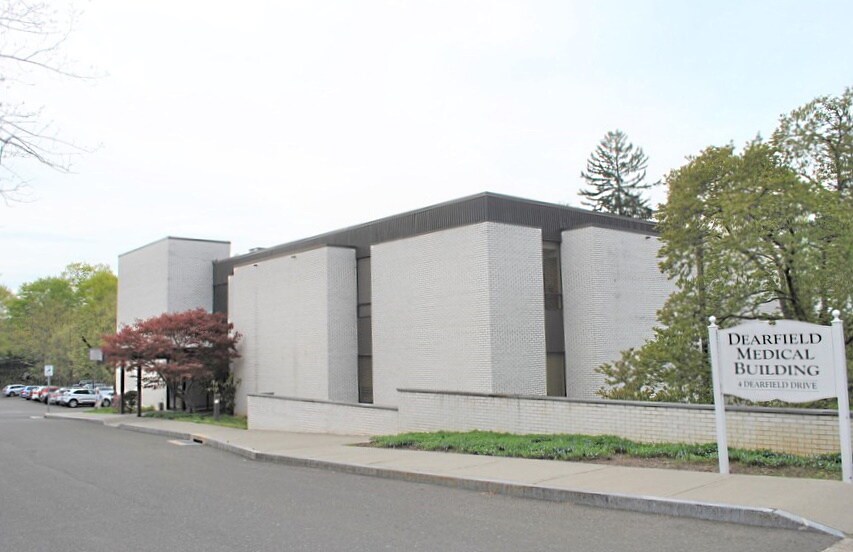 4 Dearfield Dr, Greenwich, CT à louer - Photo de l’immeuble – Image 3 sur 16
