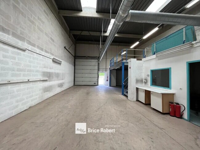 Plus de détails pour Bureau, Local d'activités à louer