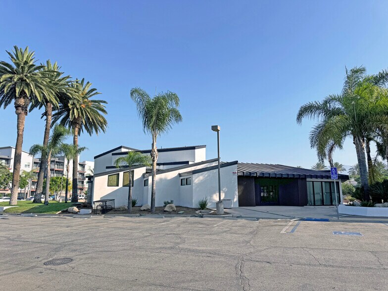 2720 N Garey Ave, Pomona, CA à louer - Photo de l’immeuble – Image 2 sur 26