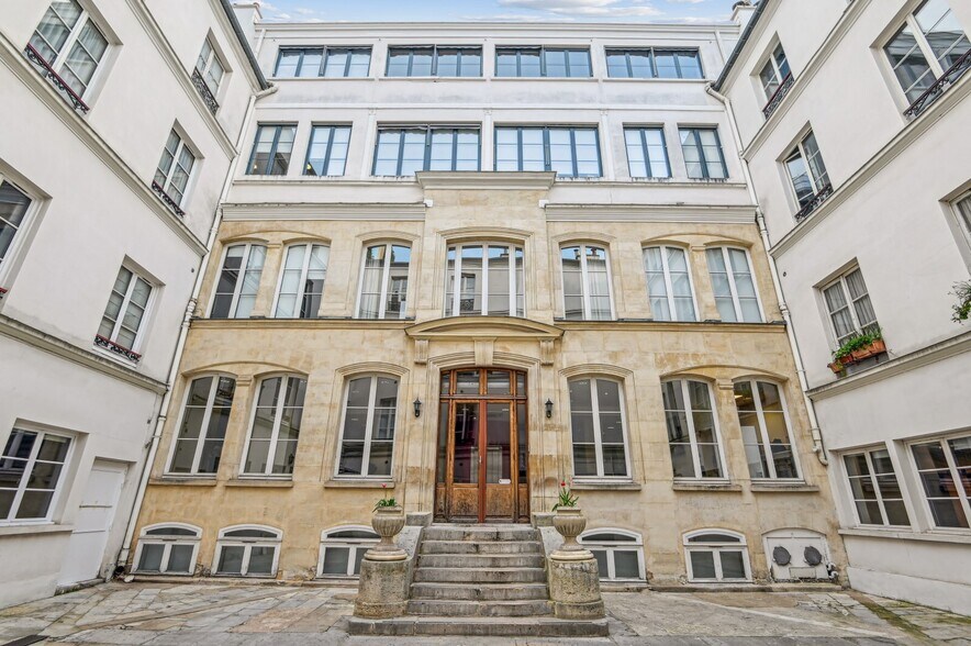 13 Rue Pierre Leroux, Paris à louer - Photo de l’immeuble – Image 1 sur 20