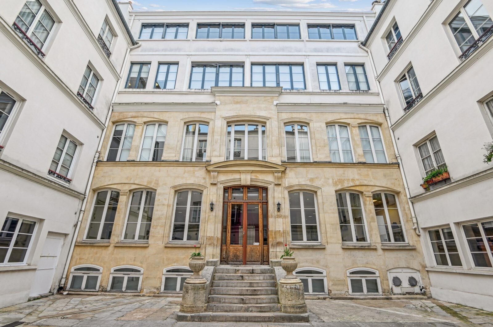 13 Rue Pierre Leroux, Paris à louer Photo de l’immeuble– Image 1 sur 21