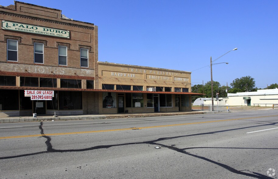 6325 Commerce St, Wallis, TX à louer - Photo de l’immeuble – Image 2 sur 2