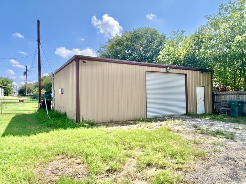 1203 Crouch Ave, Jourdanton, TX à vendre - Photo principale – Image 1 sur 1