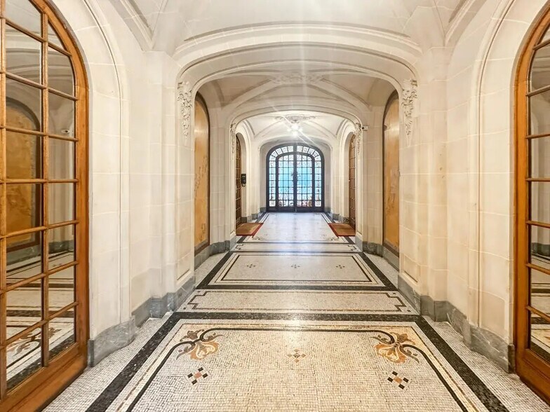 Bureau dans Paris à louer - Photo de l’immeuble – Image 1 sur 7