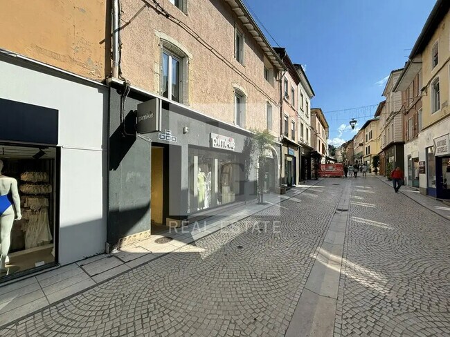 Plus de détails pour 46 Rue De La Liberté, Bourgoin-Jallieu - Local commercial à louer