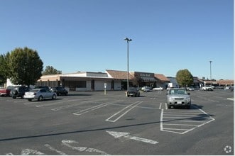2916-2920 E Whitmore Ave, Ceres, CA à louer Photo de l’immeuble– Image 1 sur 1