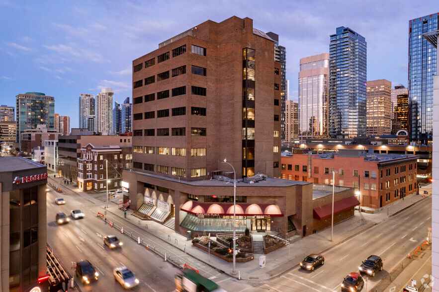 602 12th Ave SW, Calgary, AB à vendre - Photo principale – Image 1 sur 9